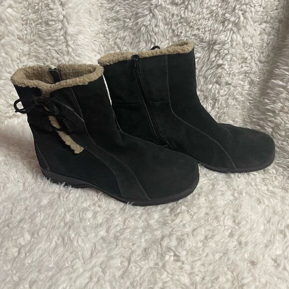 Clarks Leather suede ankle wedge Boots side zipper rubber soles size 9W - Picture 2 of 14